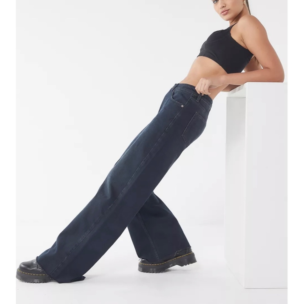 DKNY Women’s Low Waisted Dark Wash Wide Leg Baggy Jeans!
